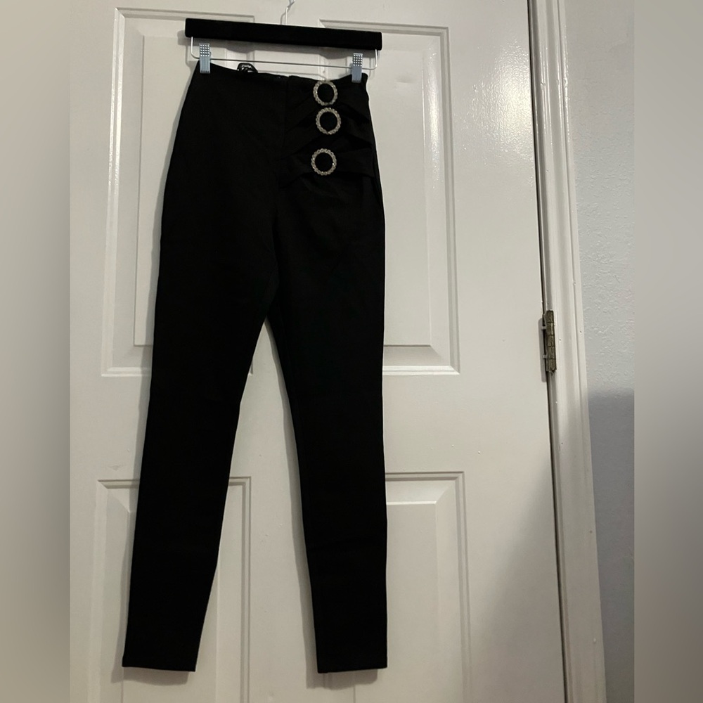 Bebe legging w/rhinestone buckle details